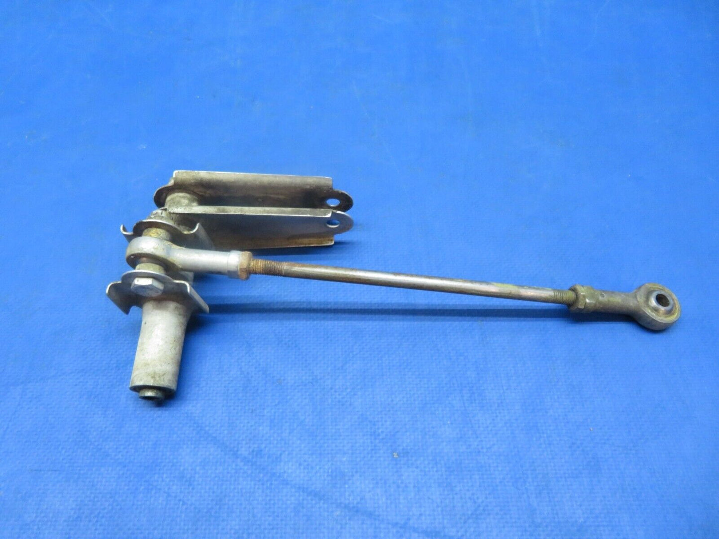 Early Cessna 310 / 310B OTBD Bellcrank LH OTBD Flap P/N 0862100-17 (1223-143)