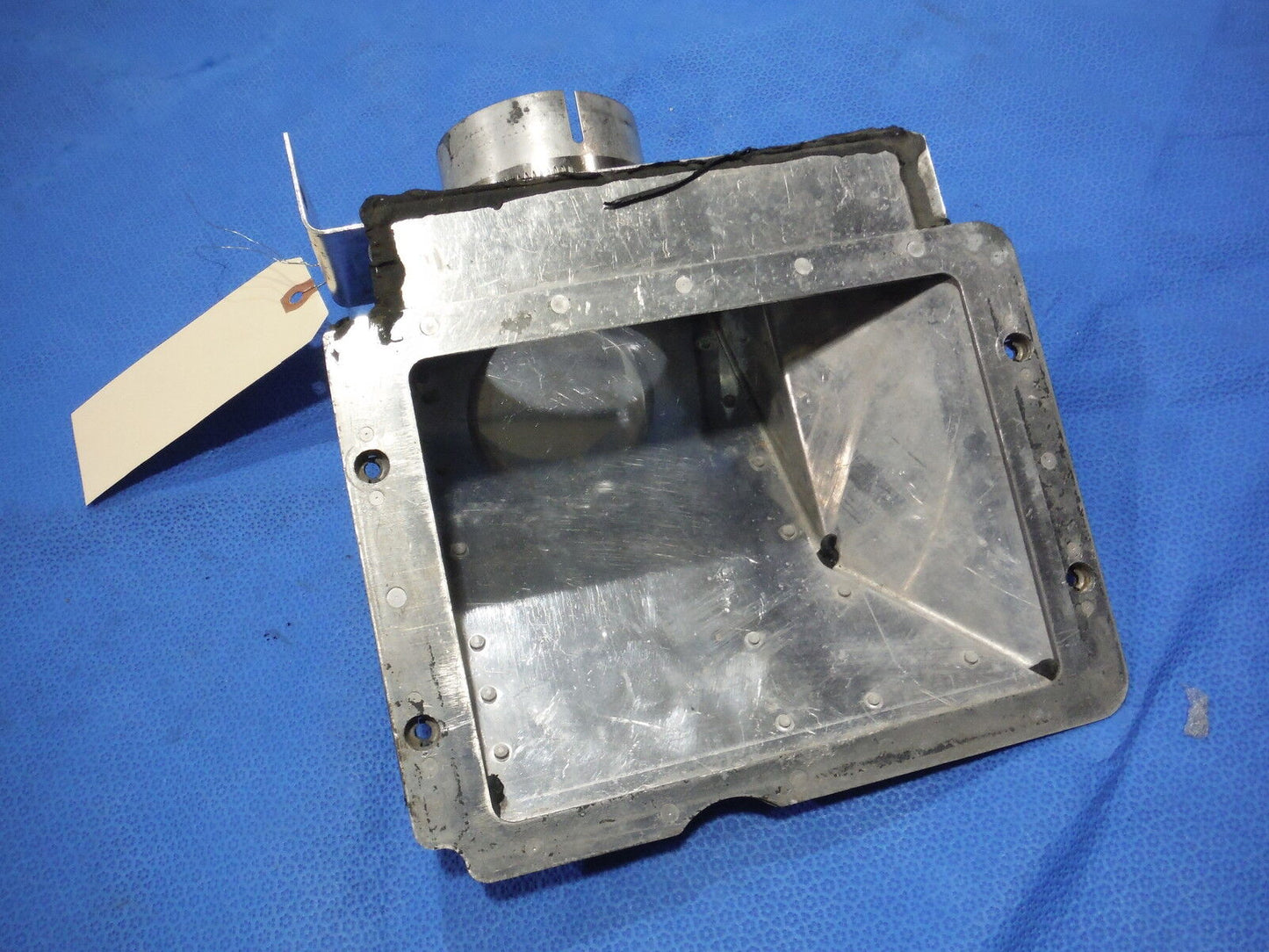 1979 Cessna 182RG Carburetor Induction Air Box Assy P/N 2250035-1 (0214-55)