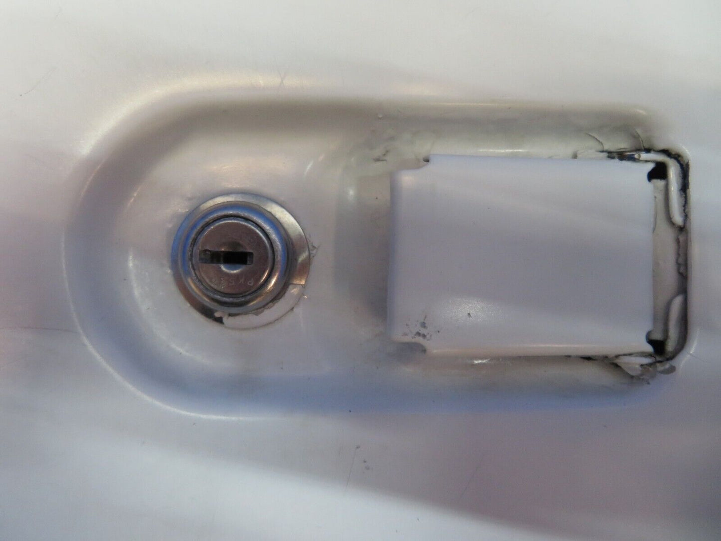 Piper PA-34-200T Seneca II AFT Cabin Door Assy w/ Key P/N 96981-10 (0323-573)
