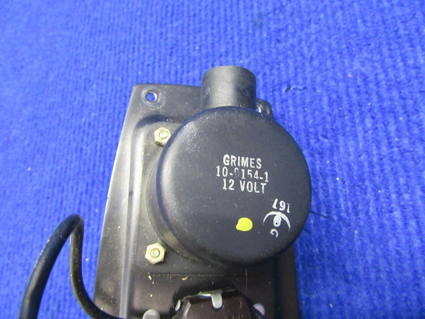 Piper PA-32-300 Light & Gasper Vent CTR & Rear 484 299 (1121-527)
