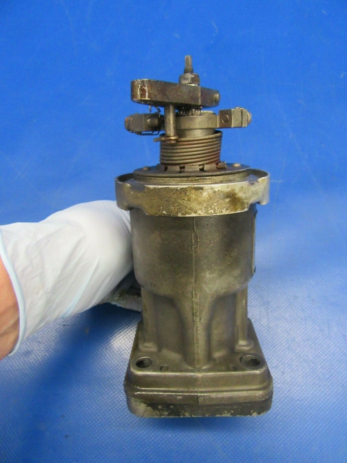 Beech Baron Woodward Prop Governor P/N 210662 (0318-43)
