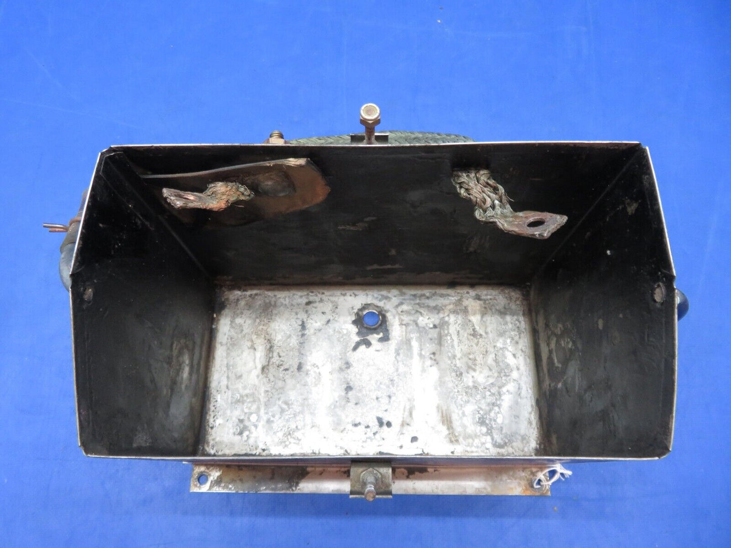 Piper PA-28-140 Battery Box Assy w/ Lid P/N 63888-00 (1123-161)