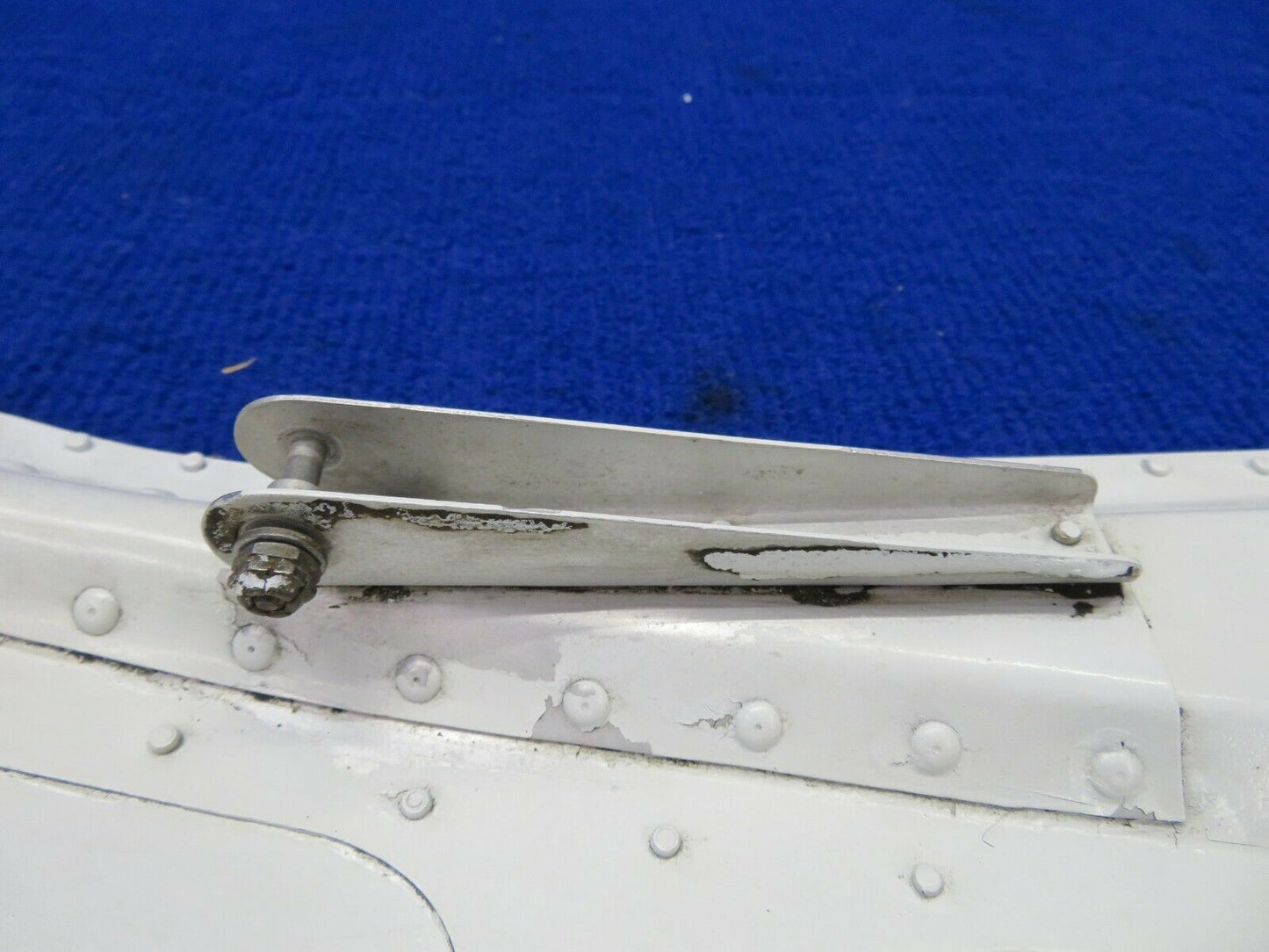 1956 Cessna 310 RH OTBD Main Gear Door RH Strut Assy P/N 0826000-2 (0422-60)