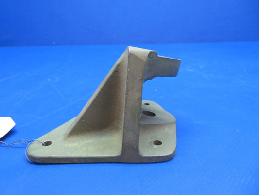 Commander 112 RH Side Stay Fitting P/N 42274-2 NOS (0922-55)