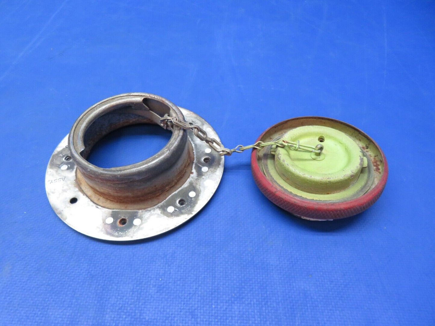 Cessna 310 / 310F Cap Assy Fuel Tank Filler P/N 0823300-13 (1123-319)