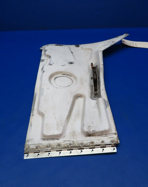 Cessna 401 Main Gear Door RH OTBD P/N 0826002-203, 0826002-209 (0523-230)