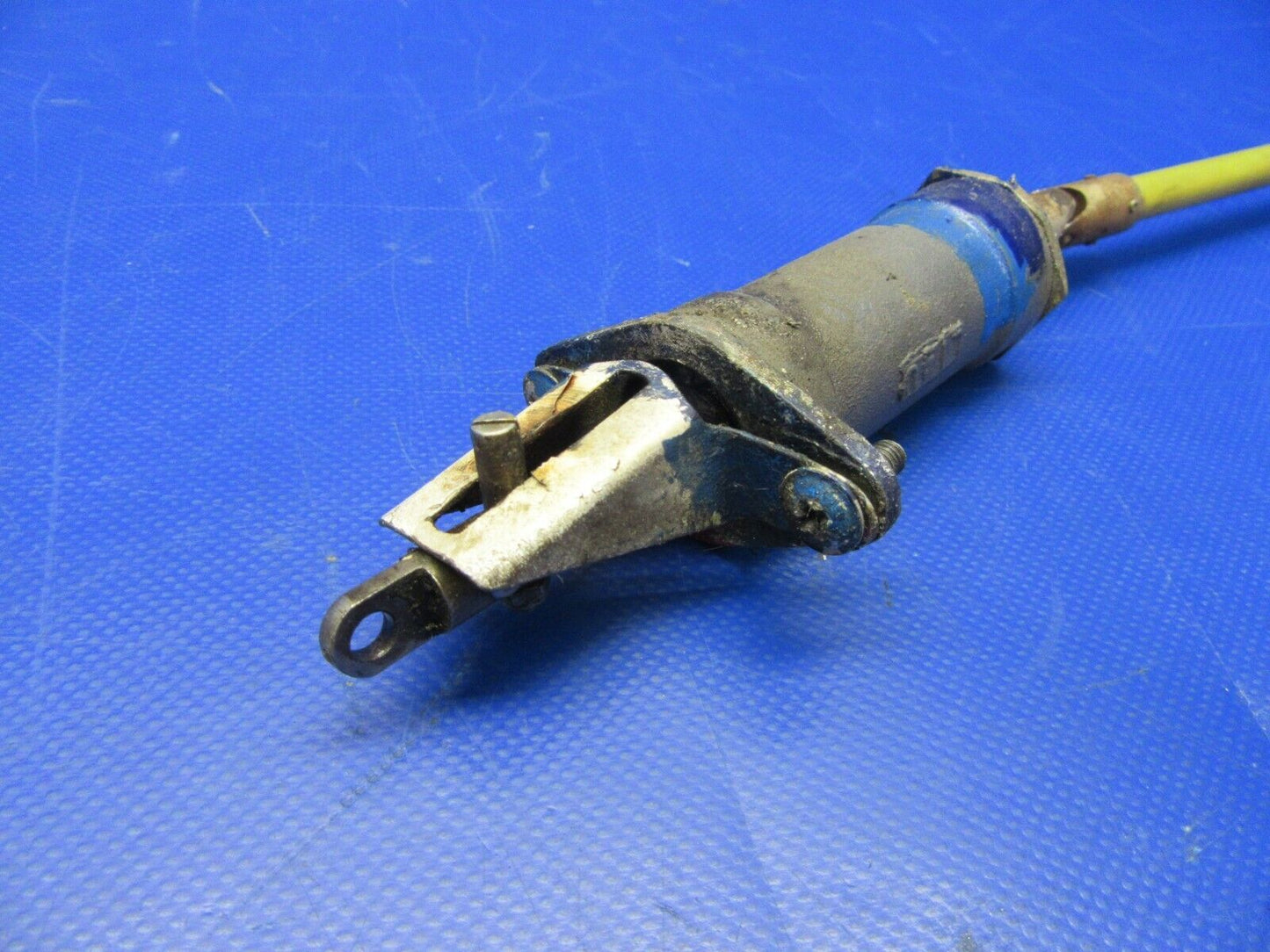 Beech Baron 95-A55 LH Elevator Trim Tab Actuator Assy P/N 45-526565-11 (0420-249