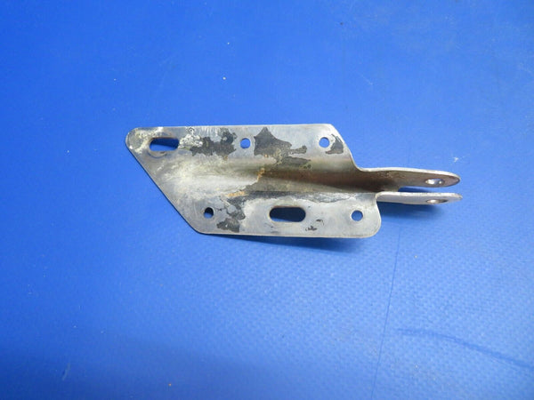 Piper PA-28R-200 Arrow Hinge Cabin Door Bottom P/N 66914-03 (1022-653)