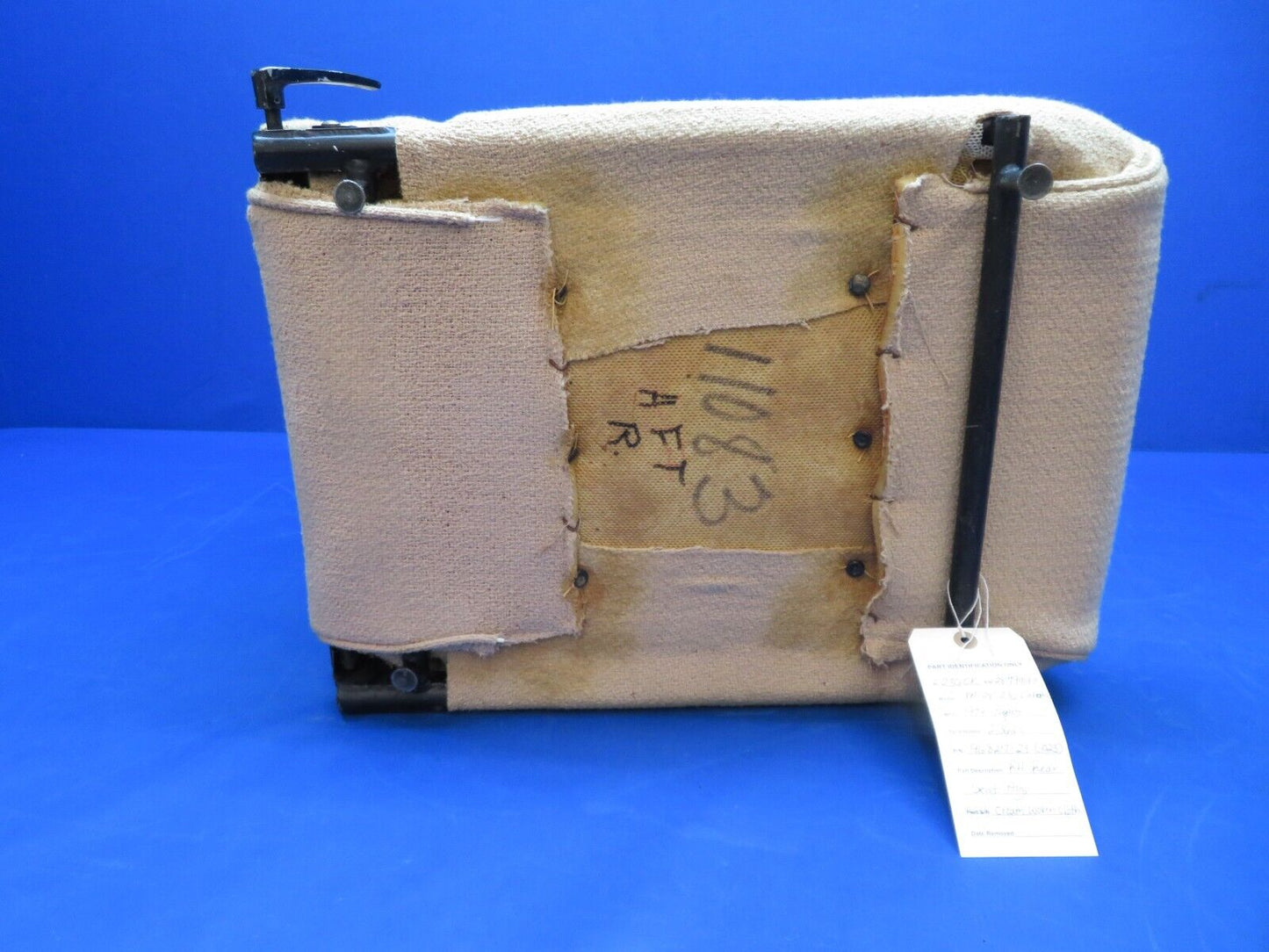 Piper PA-28-236 Dakota RH Rear Seat Assy P/N 96827-23 (0623-646)