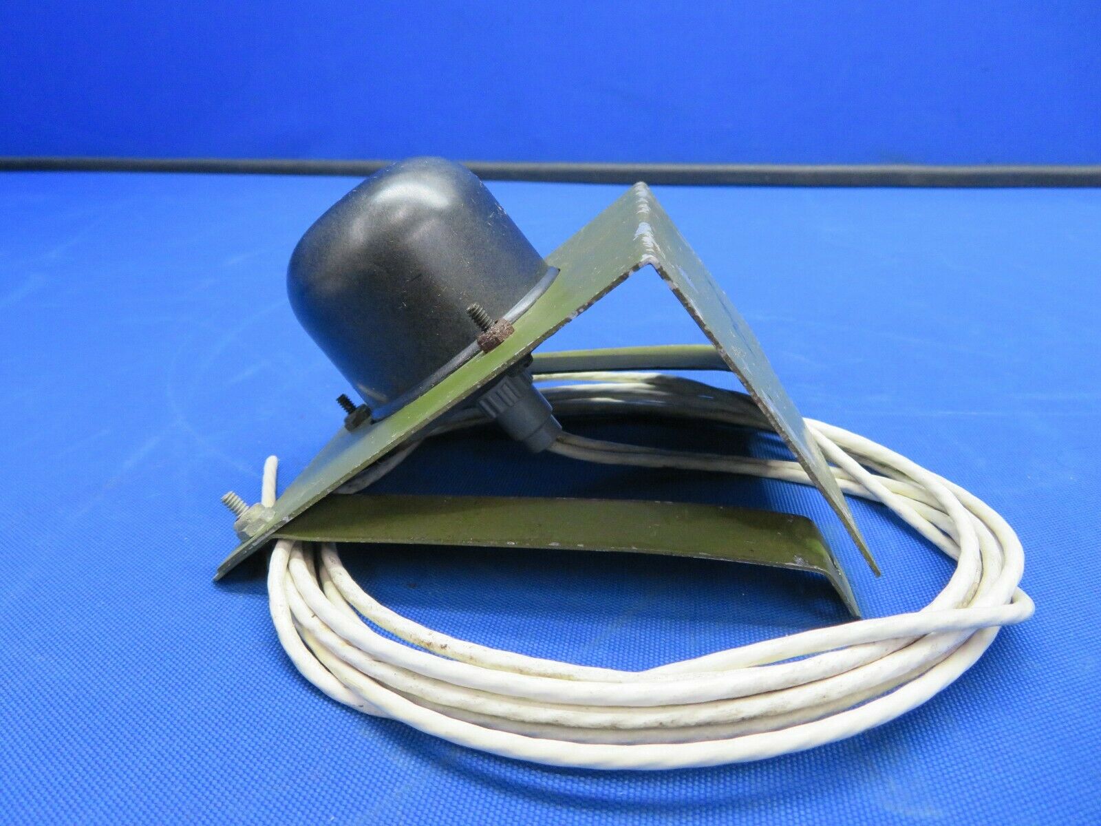 King KMT 112 Magnetic Azimuth Transmitter 28V w / Bracket 071-1052-00 (0920-71)