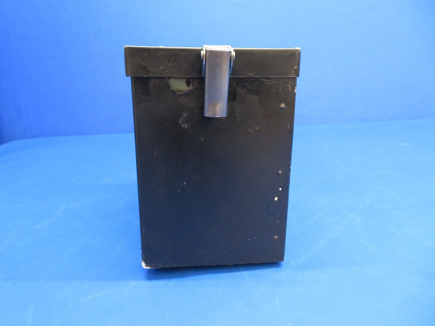 Cessna 120 Battery Box Assy w/ Lid P/N 0412146 (0423-47)