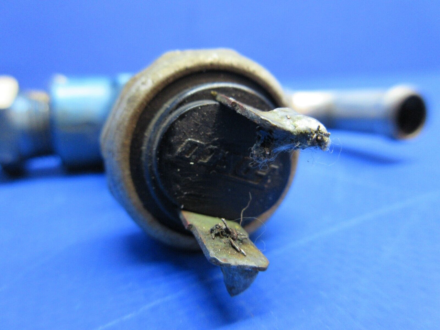 Cessna 310 / 310I De-Ice Pressure Switch And Fittings P/N 1K1-4-8 (1023-738)