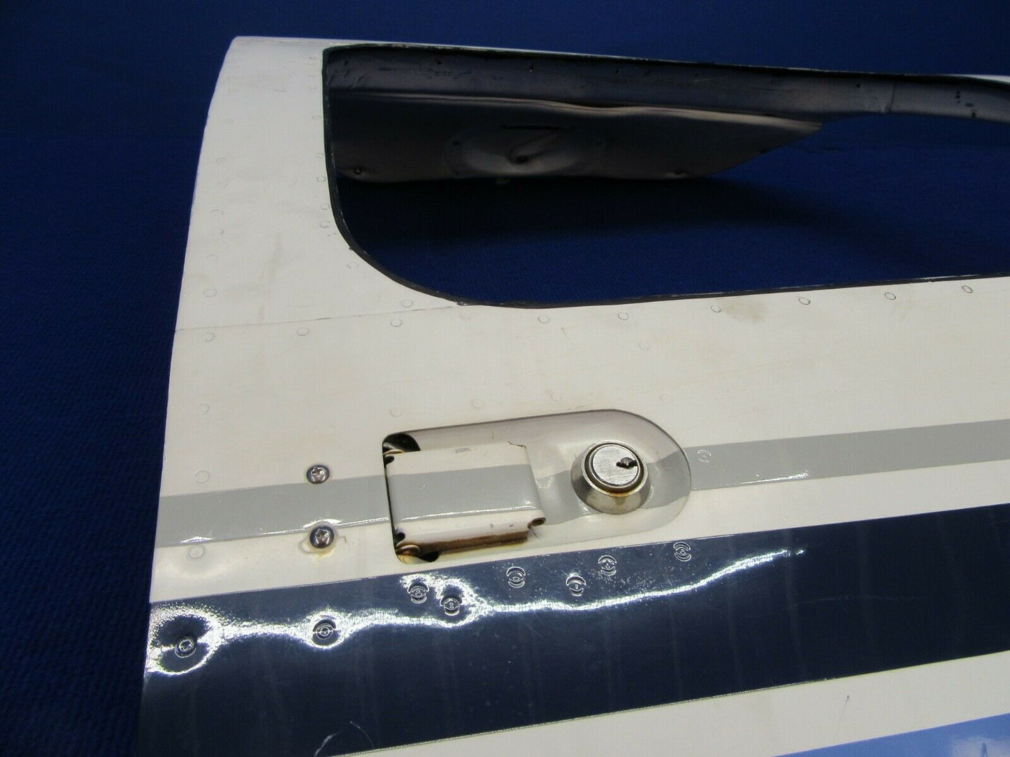 Piper PA-32-300 Cabin Door FWD NO KEY NO GLASS 68185-00, 68185-000 (1121-543)