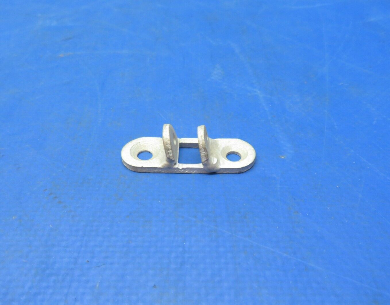 Cessna Hinge Assy P/N 0710625-1 NOS (1023-221)