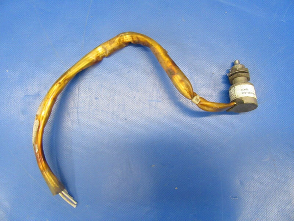 Beech Baron 58P Main Gear Downlock Switch P/N 100-381006-1 (0418-111)