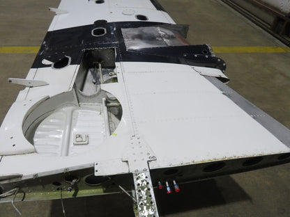 1980 Piper PA-34-200T Seneca II RH Wing P/N 37093-13R w/ De-ice (0224-94)