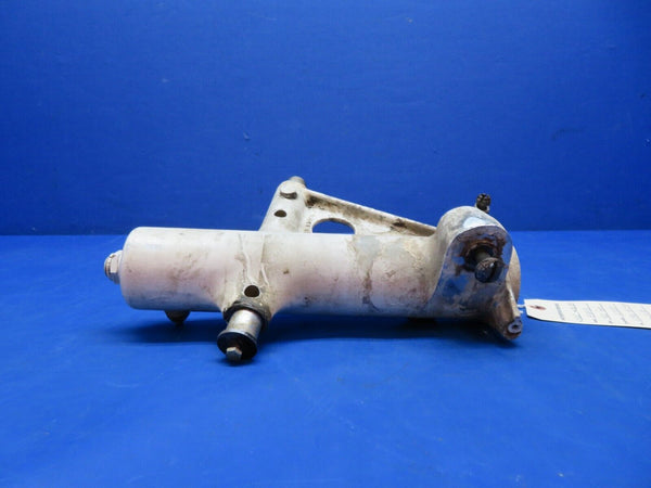 Piper PA-28R-180 LH Main Gear Trunnion P/N 67926-04 (1223-101)