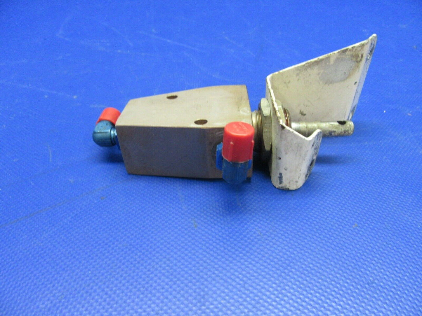 Cessna 177RG Actuator Main Gear Up Lock LH 2041046-1 (0621-374)
