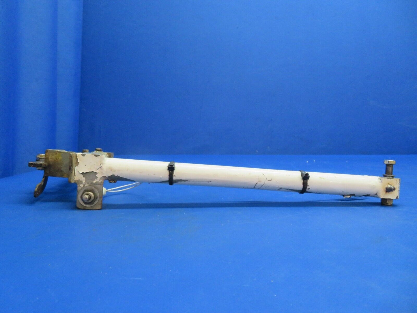Lake LA-4-200 LH Main Gear Drag Strut Assy w/ Switch P/N 2-4100-81 (1222-906)
