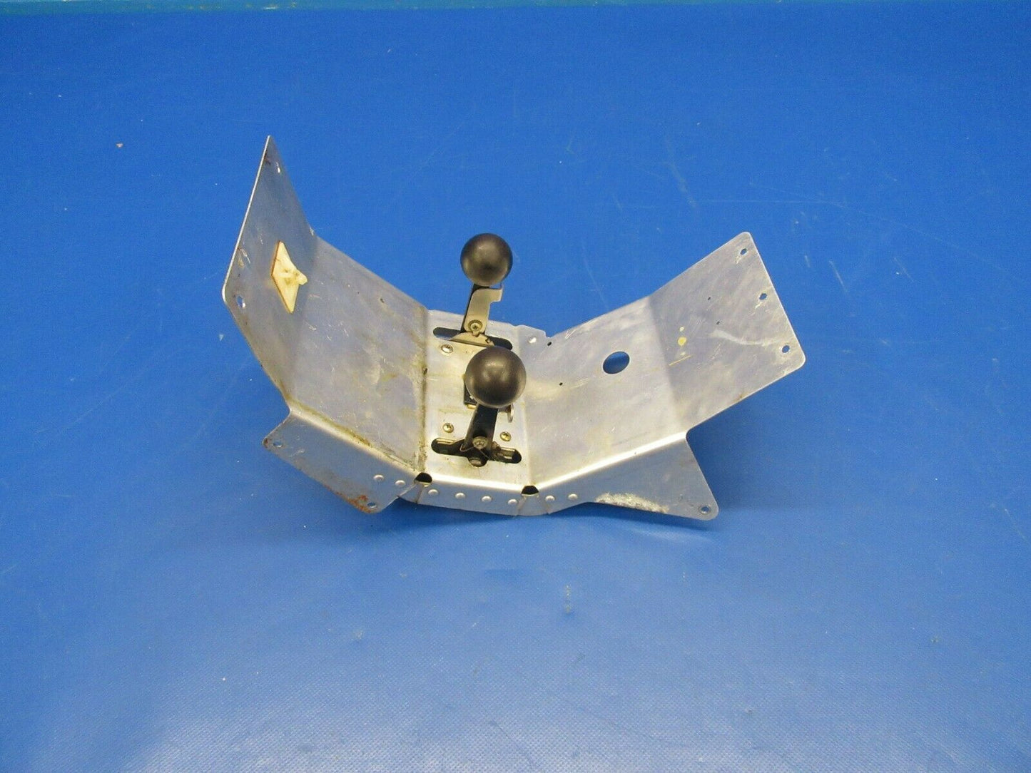 Piper PA-34-200T Seneca II Flap Lever Bracket 96080-00, 96061-000 (1119-408)