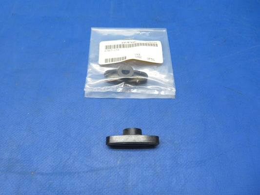 Beech Knob P/N 6307-131 LOT OF 2 NOS (1023-193)
