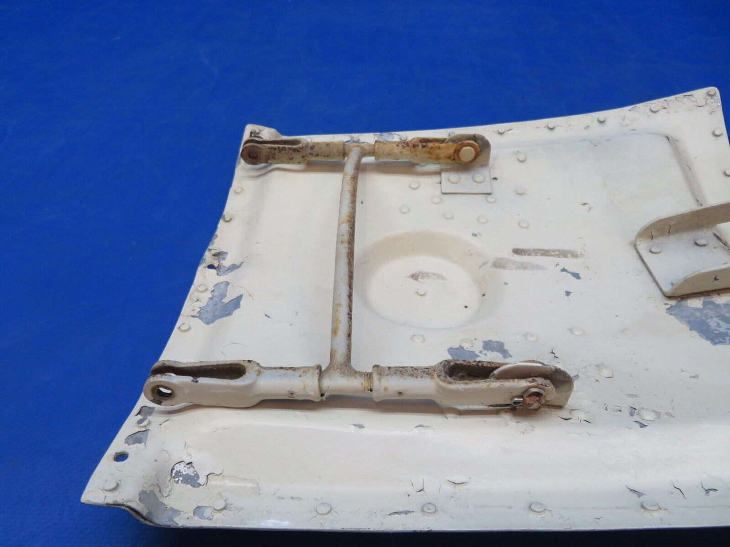 Early Cessna 310 / 310B FWD Gear Door Assy w/ Tie Rod P/N 0813300-13 (1123-472)