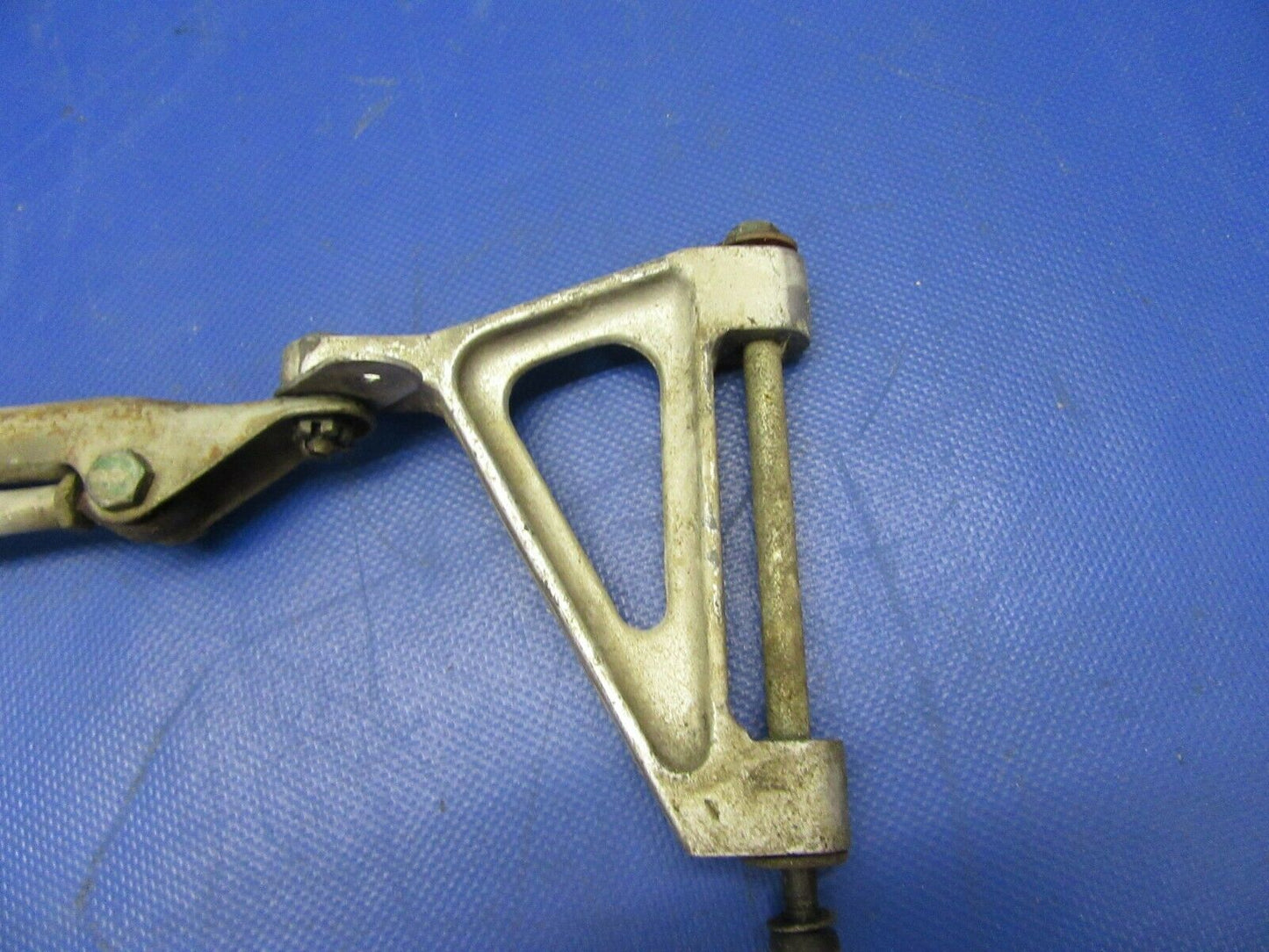 Beech 95-B55 Actuator & Link Landing Gear Door LH P/N 45-815003-3 (1121-310)
