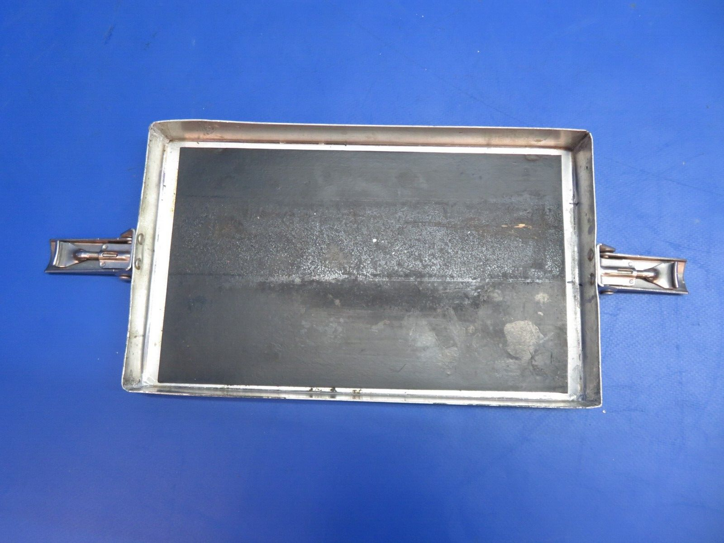 Cessna 120 Battery Box Assy w/ Lid P/N 0412146 (0423-47)