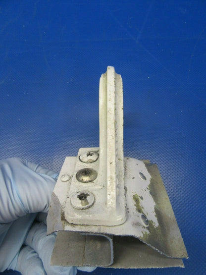 Beech 95-B55 RH INBD MLG AFT Door Hinge 35-81566-1 (0819-114)