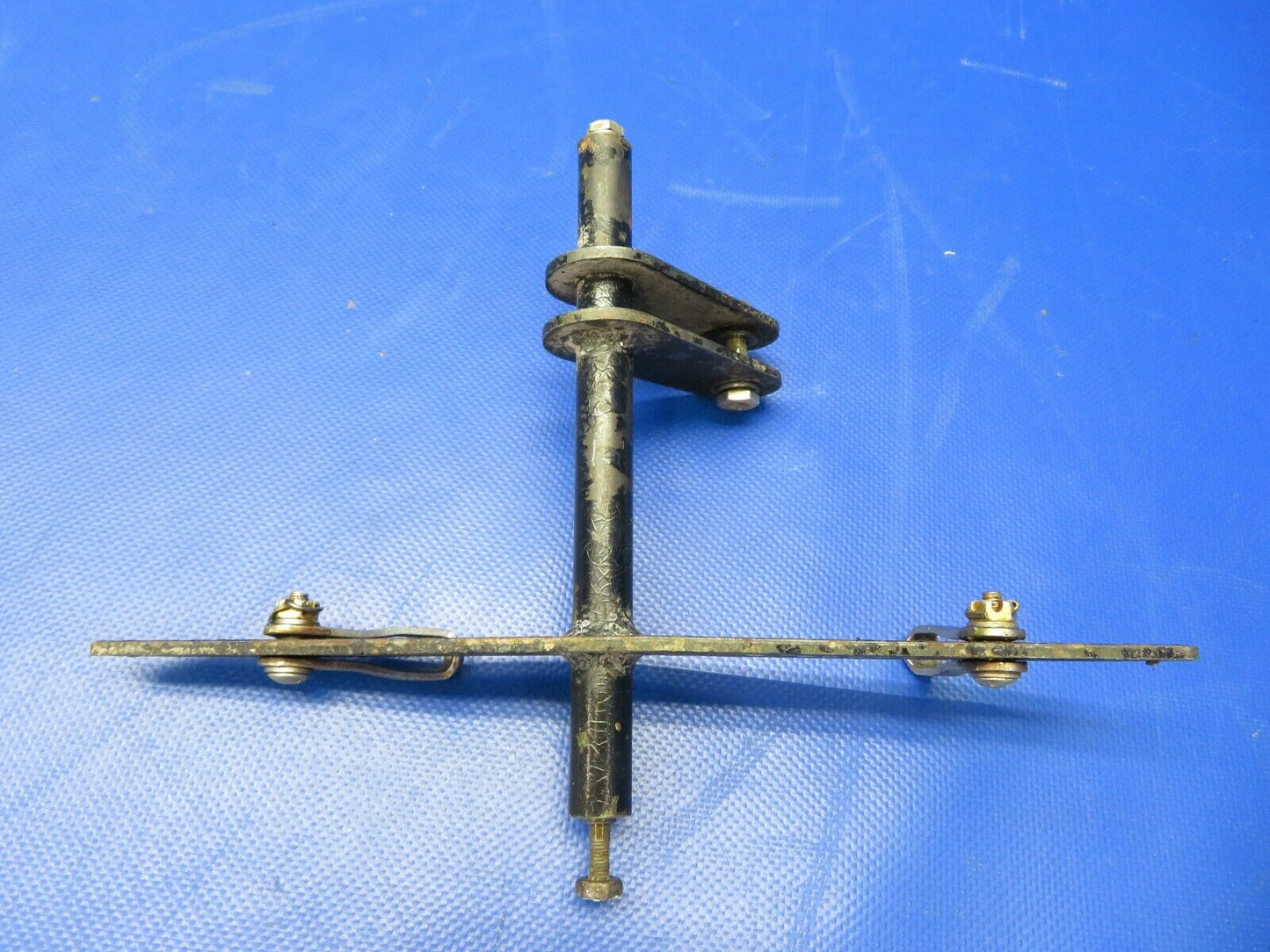 Piper PA-32RT-300 Lance Aileron Bellcrank LH P/N 95680-00, 95680-000 (0521-798)