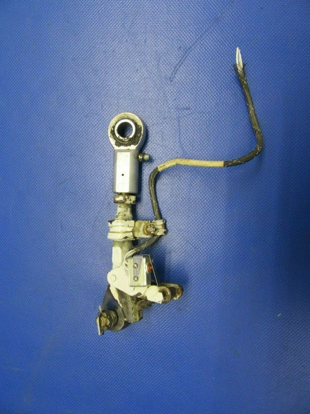 Piper PA-32RT-300 Lance Link Main Gear w/ Switch LH 67797-004 (0621-663)