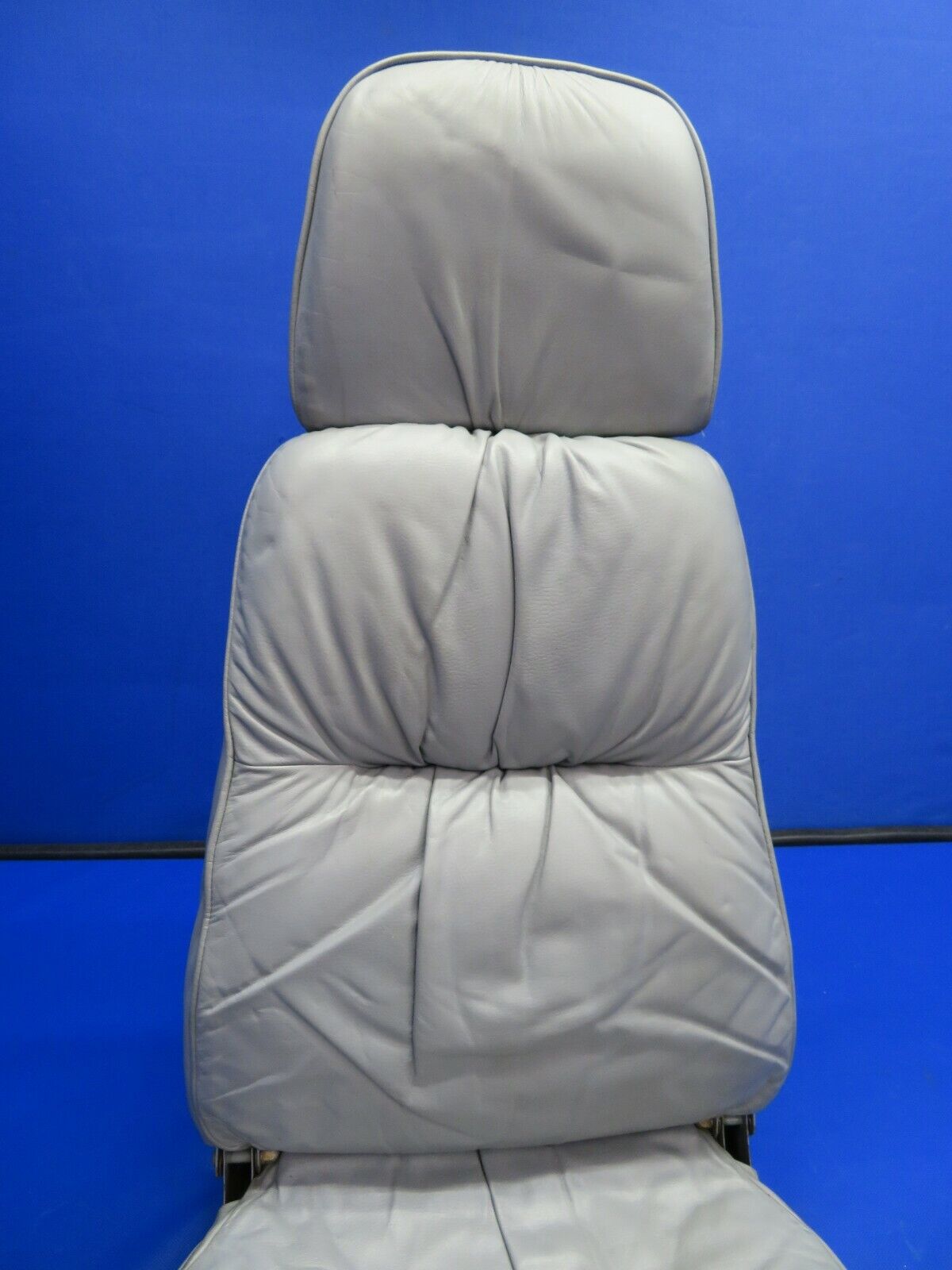 Piper PA-32R-300 Lance Seat Center Rear Facing Passenger P/N 37799-10 (0121-116)