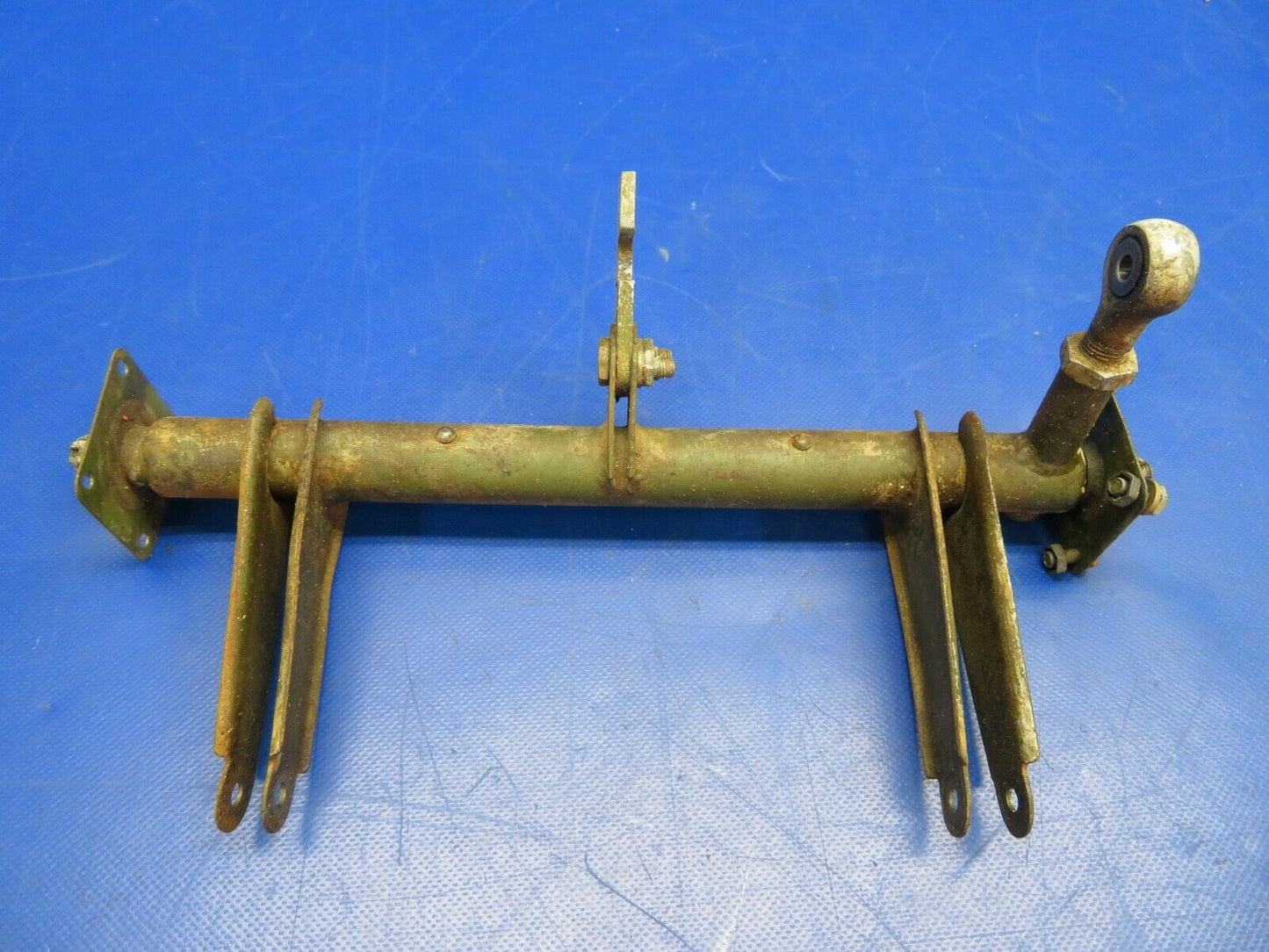 Cessna 310P Torque Tube Assy Uplock Nose P/N 0813300-122 (0620-683)