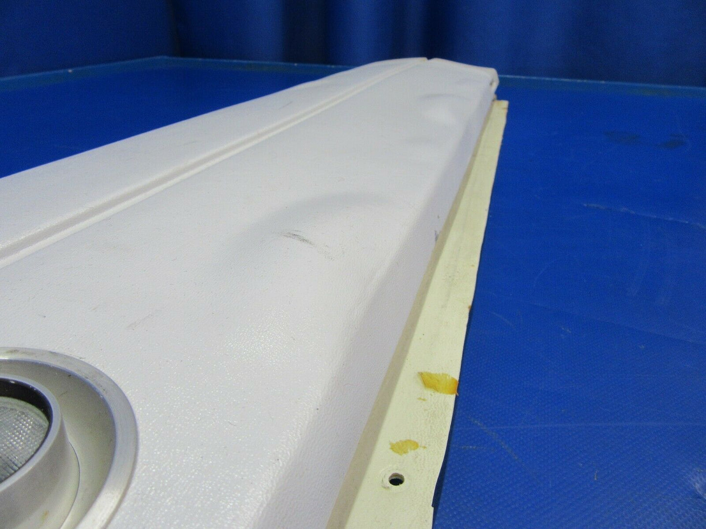 Beech Baron 58P Panel / Headliner Air Vent & Light 102-530063-3 (0420-214)