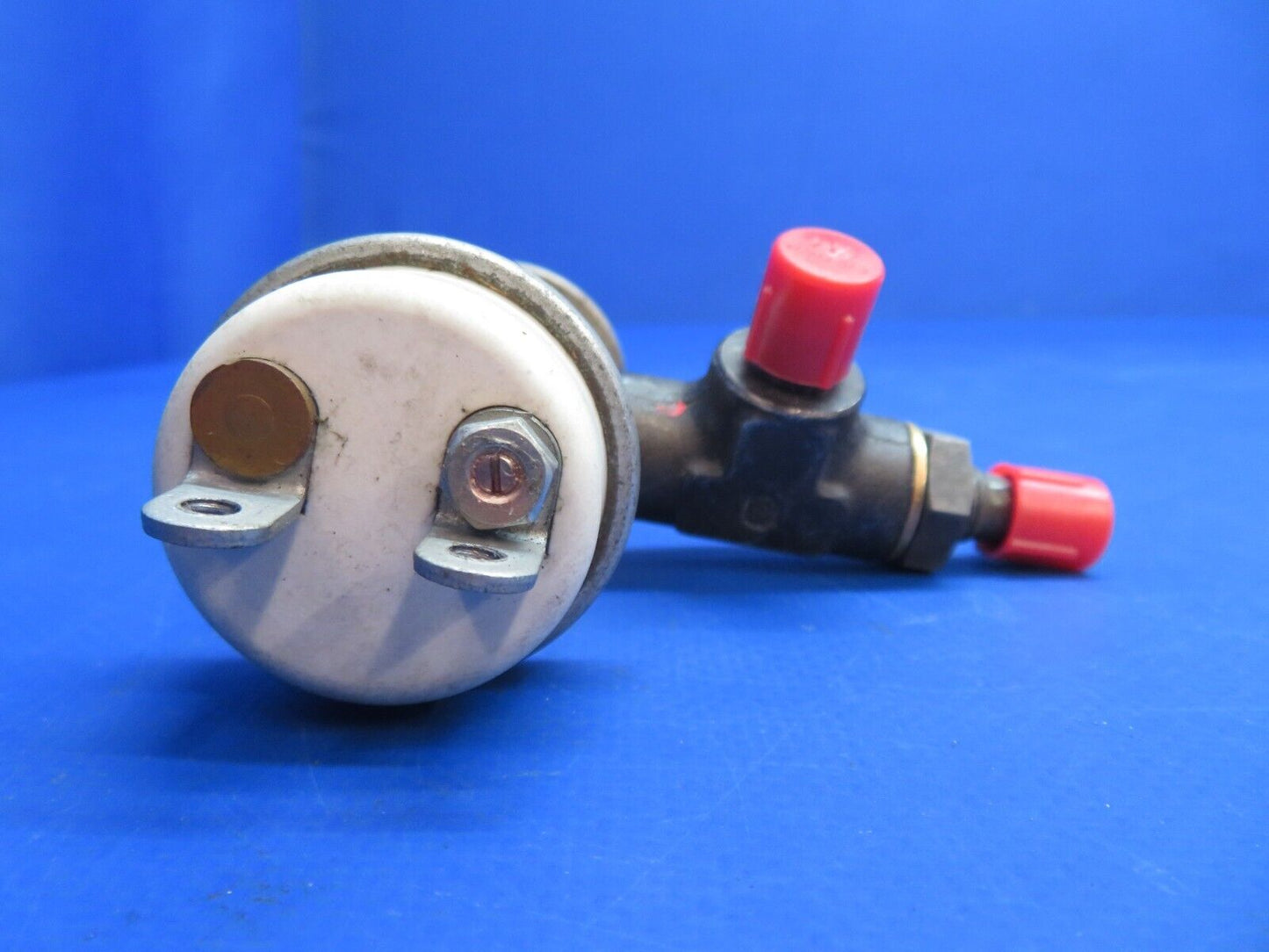 Piper PA-34-200T Seneca II RH Engine Pressure Switch Assy P/N 587-990 (0223-890)
