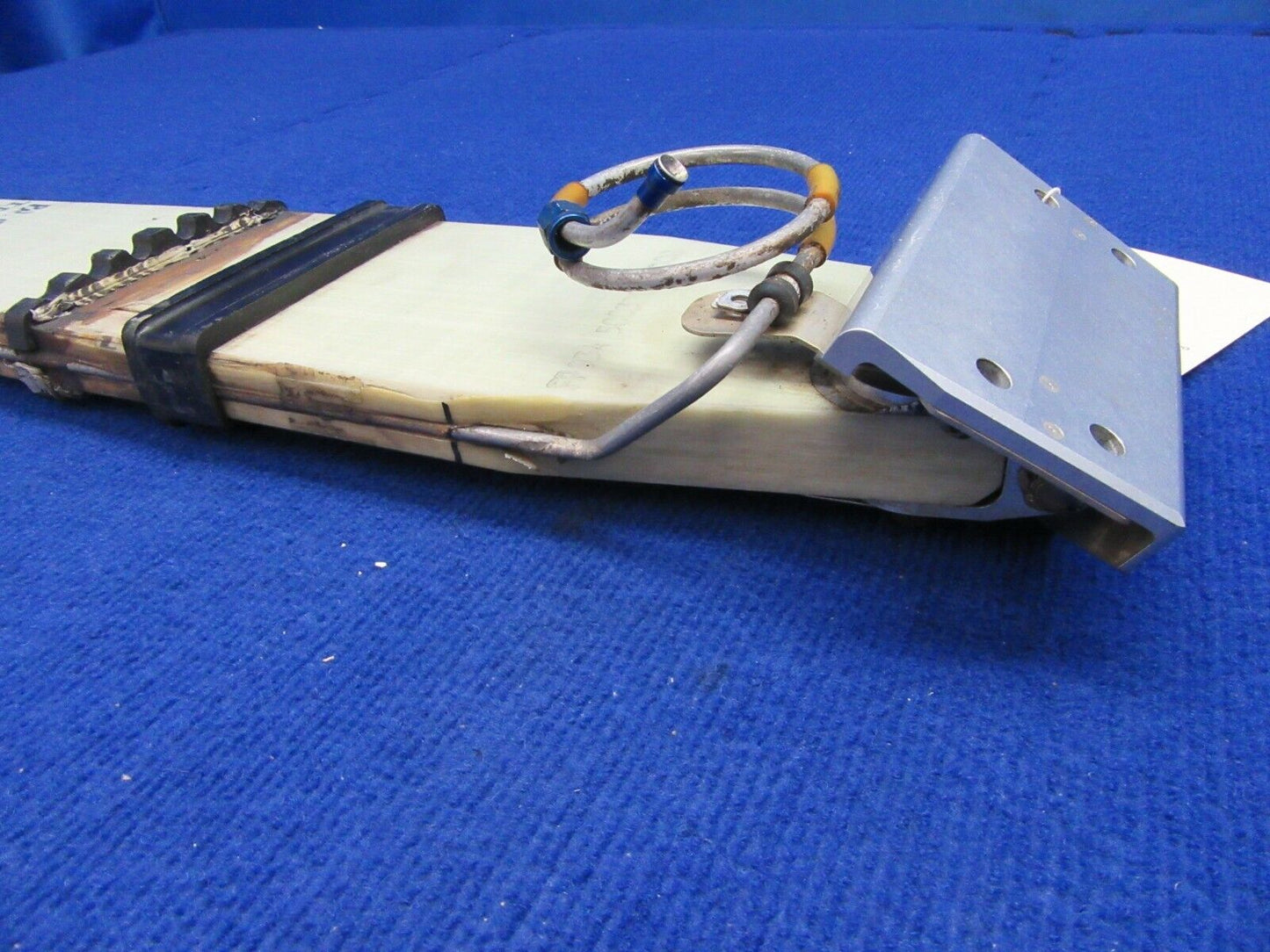 Cirrus SR-22 MLG Strut RH w/ Up Gear Attach Fitting P/N 18561-402 (0122-394