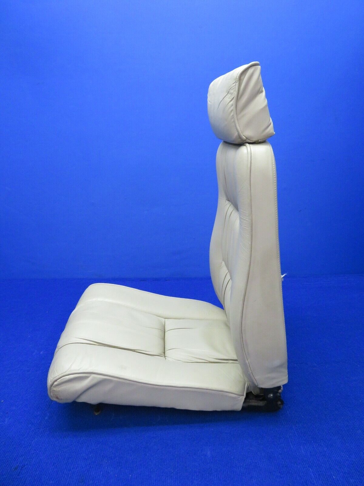 Piper Arrow PA-28R-201T Rear Seat RH P/N 96827-023 (1121-117)