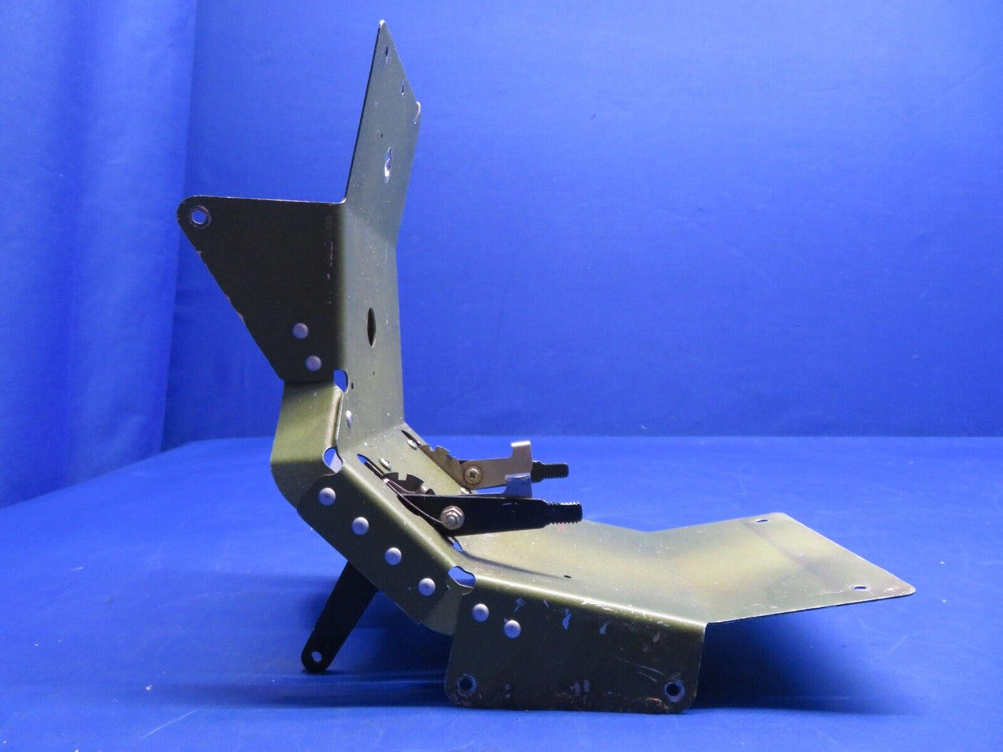 Piper PA-34-200T Control Console & Cowl Flap Lever Pivot P/N 37587-00 (0323-734)