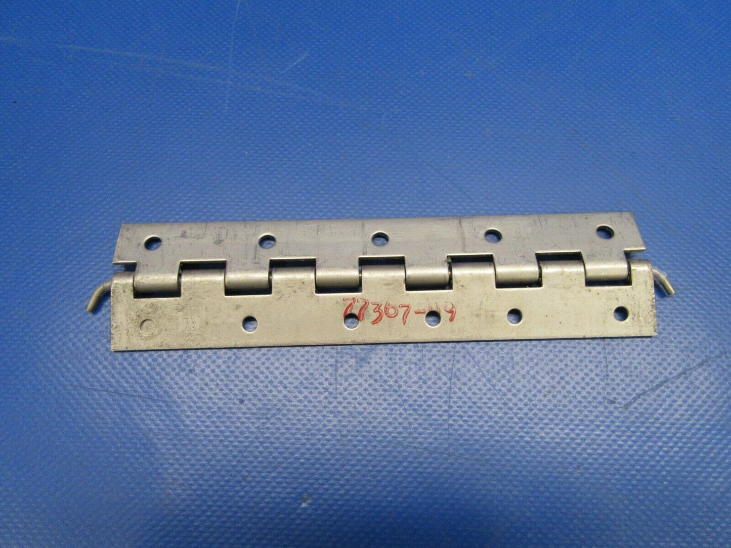 Piper PA-38 Tomahawk Flap Hinge P/N 77367-009 NOS (0419-301)