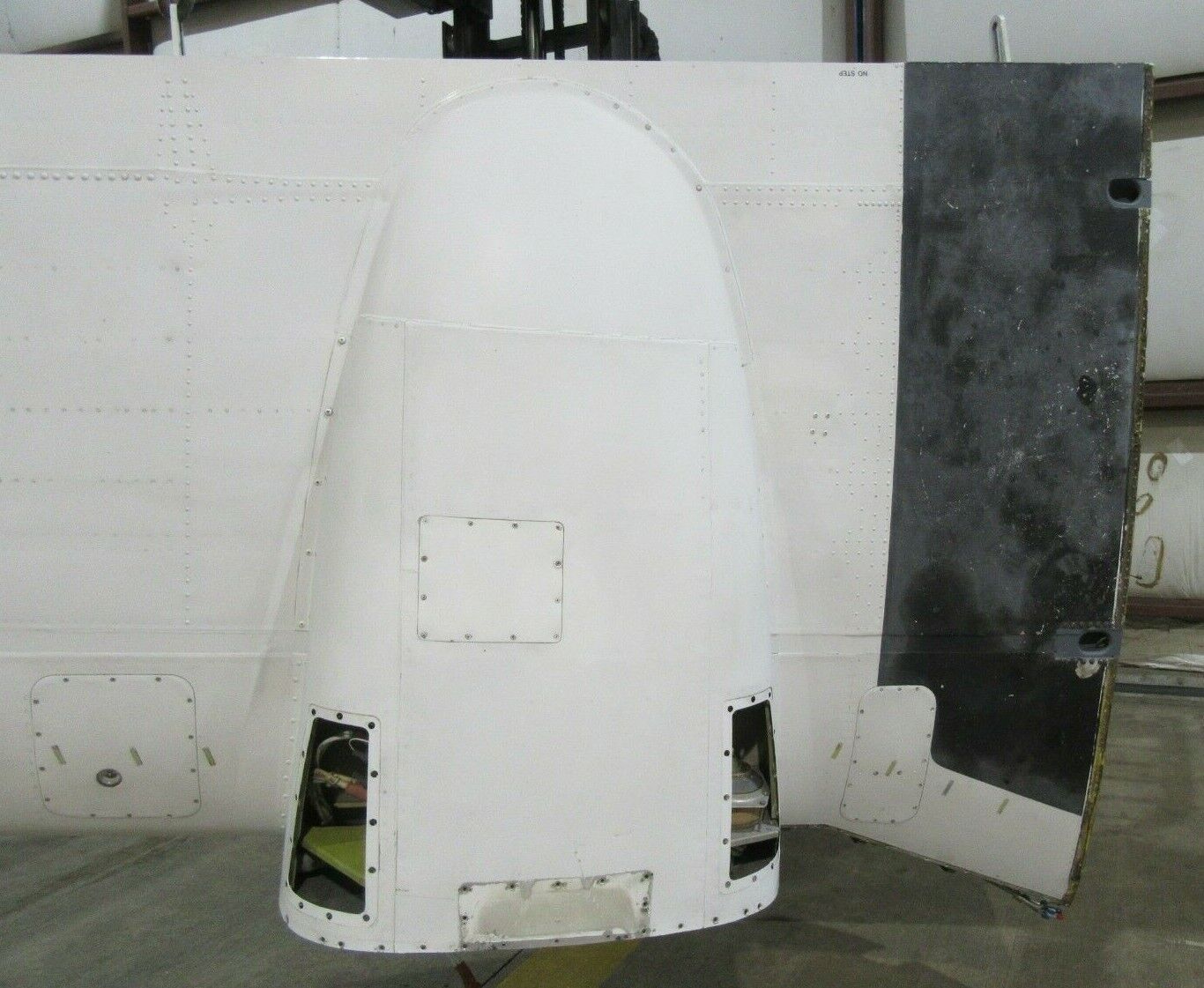 1974 Beech Baron E-55 Wing RH 96-110005-704 (1119-01)