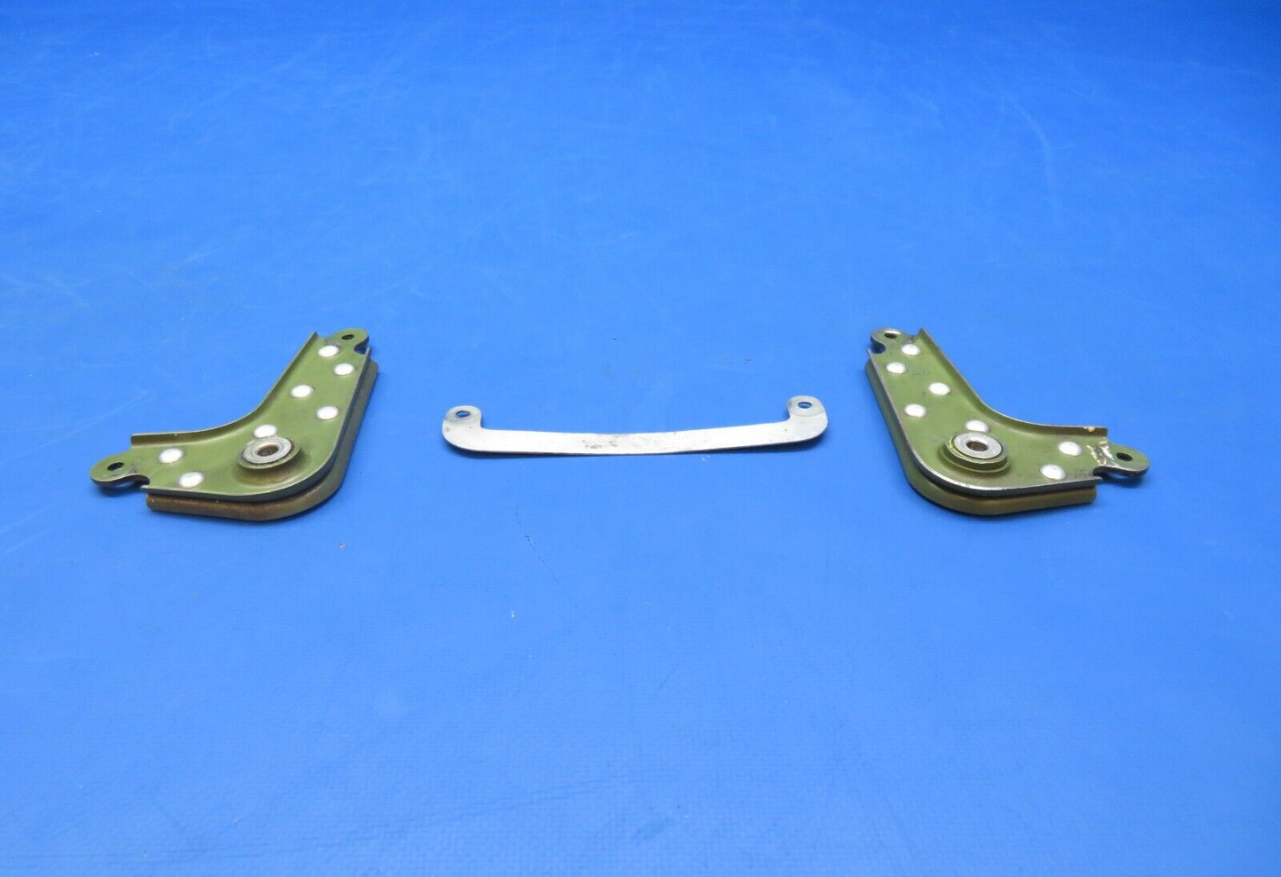 Cessna 310 / 310Q Aileron Bellcrank w/ Link P/N 0861500-13 LOT (0823-712)