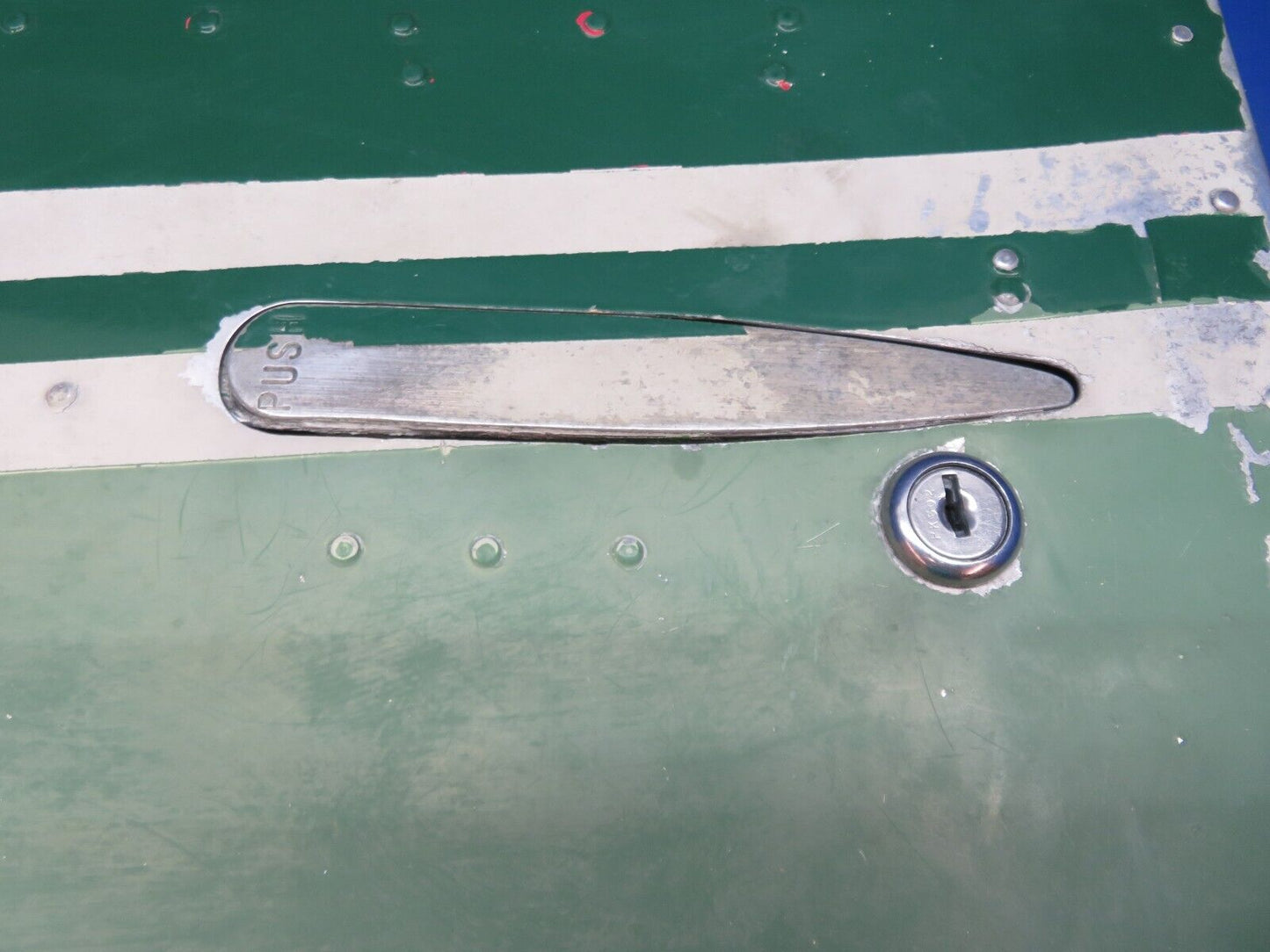 Cessna 182D / 182 LH Cabin Door Assy w/ Latch & Hinges P/N 0711023-69 (0923-580)