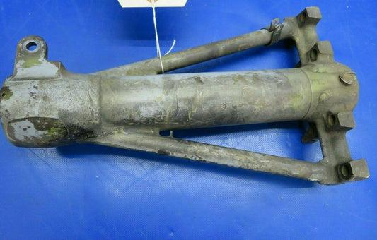 Cessna 310 Main Gear Trunnion RH (0520-515)