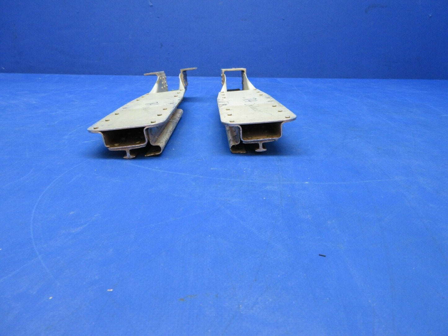 Cessna 310 / 310I RH Seat Track Assy INBD & OTBD P/N 0812987-6 (1023-705)