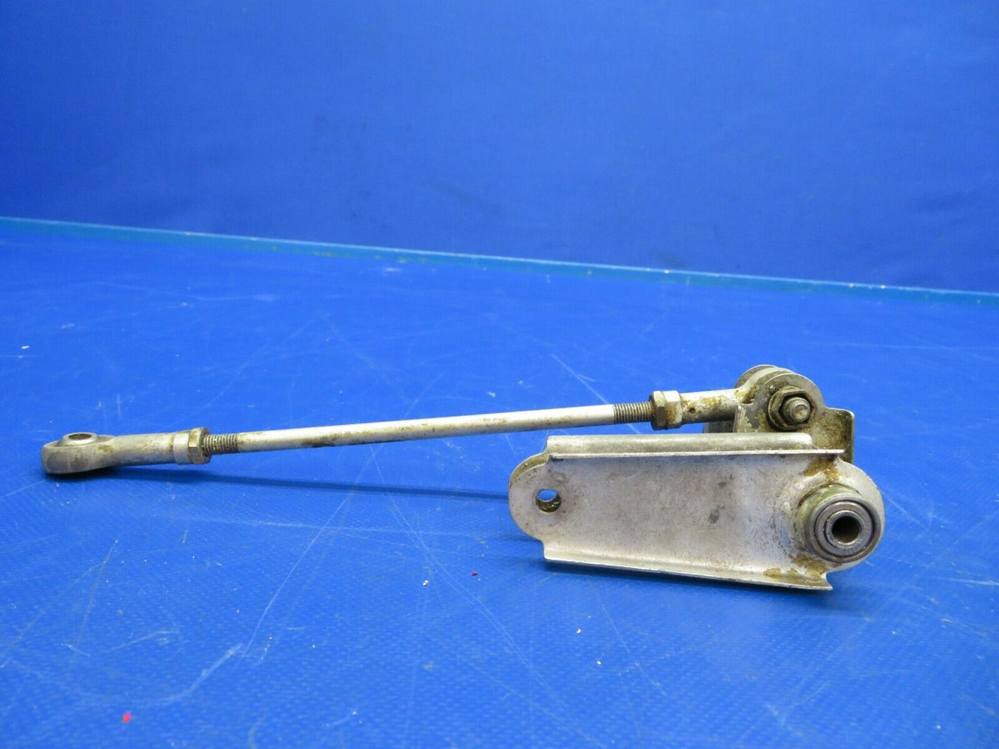 Cessna 310P Bellcrank Assy Rod Flap Push / Pull LH P/N 0862100-13 (0620-701)