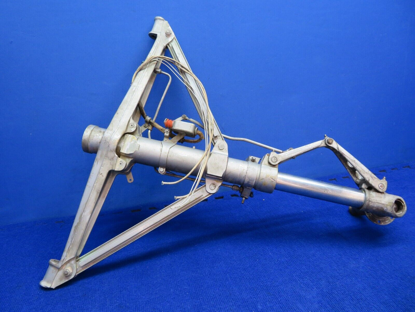 Beech Main Gear RH P/N 35-815247-1 FOR PARTS (0722-507)