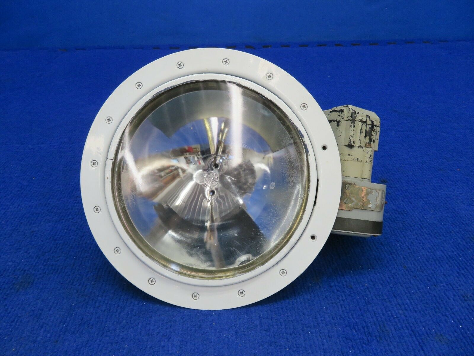 Cessna 310 Grimes Landing Light w/ Motor 24V P/N 0322006-10, G-3801A-1A (0422-71