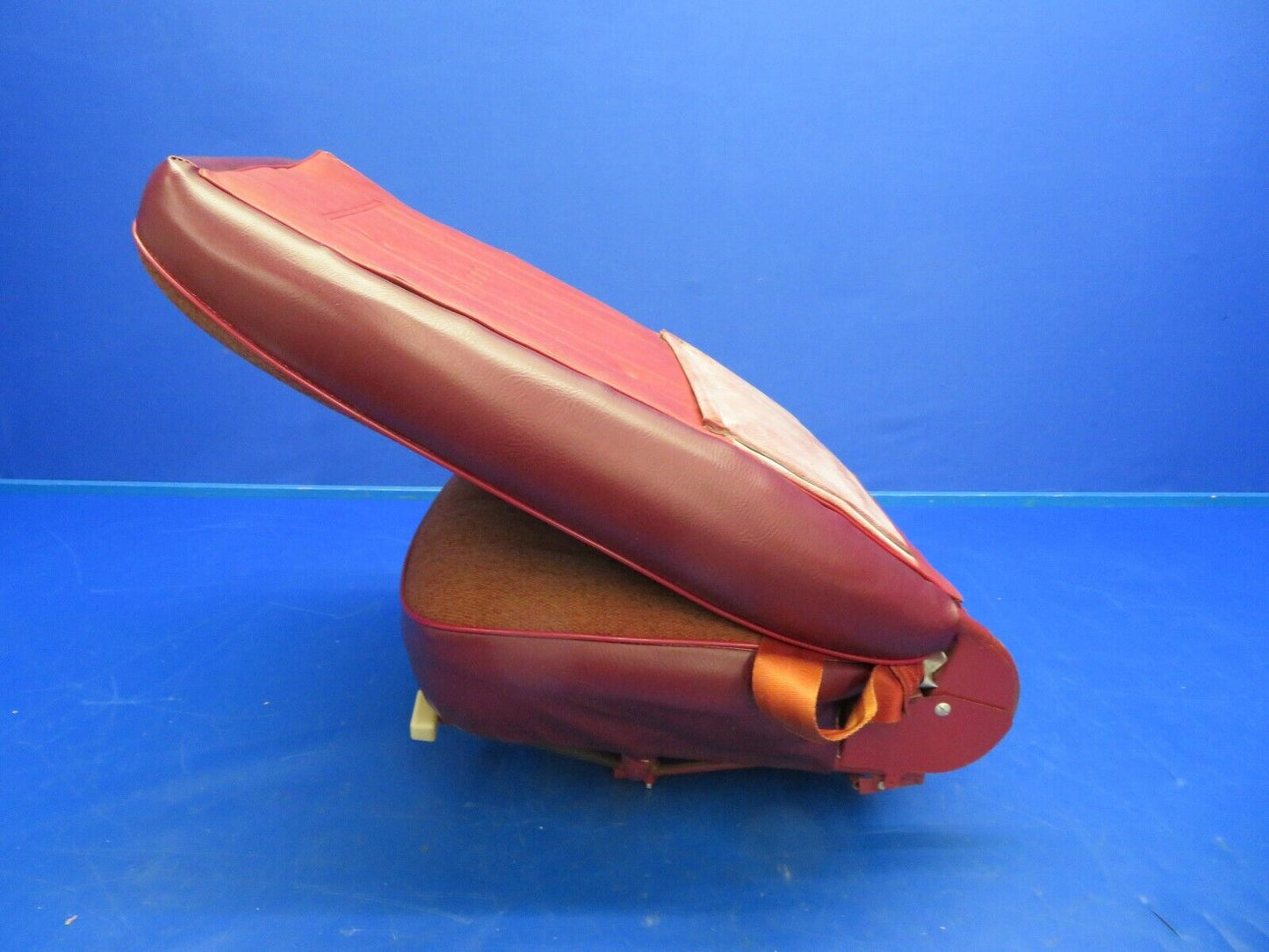 Cessna 310P Passenger Seat Assy Center LH P/N 0812832-5 (0620-807)