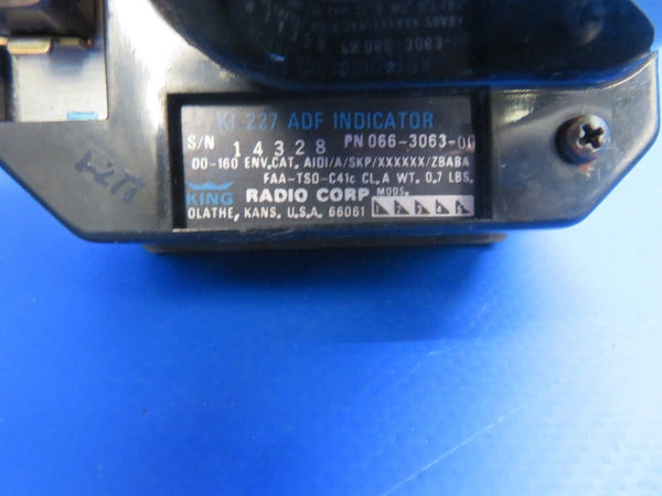 Beech 95-B55 Baron King KI-227 Indicator w/ Connector P/N 066-3063-00 (1122-584)