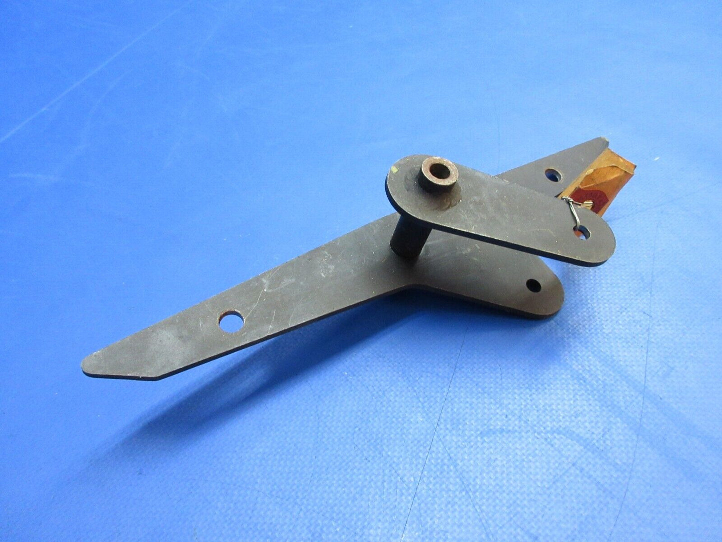 Piper PA-28 LH Aileron Bellcrank Assy P/N 62771-00, 62771-000 NOS (0523-497)